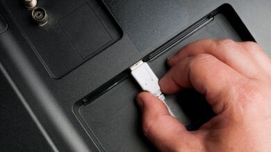 كيفية توصيل أي هاتف أو جهاز لوحي بتلفزيونك باستخدام USB