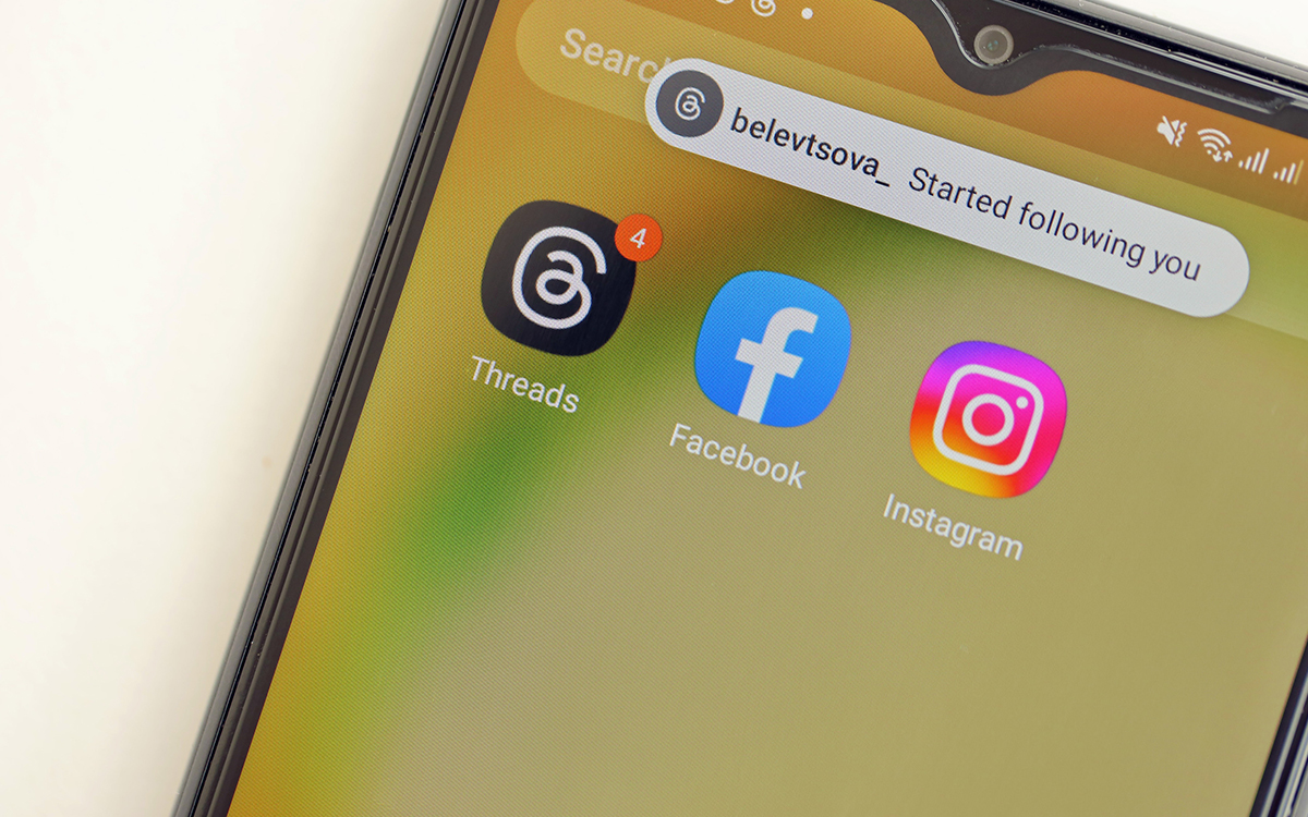 خيوط Facebook و Instagram