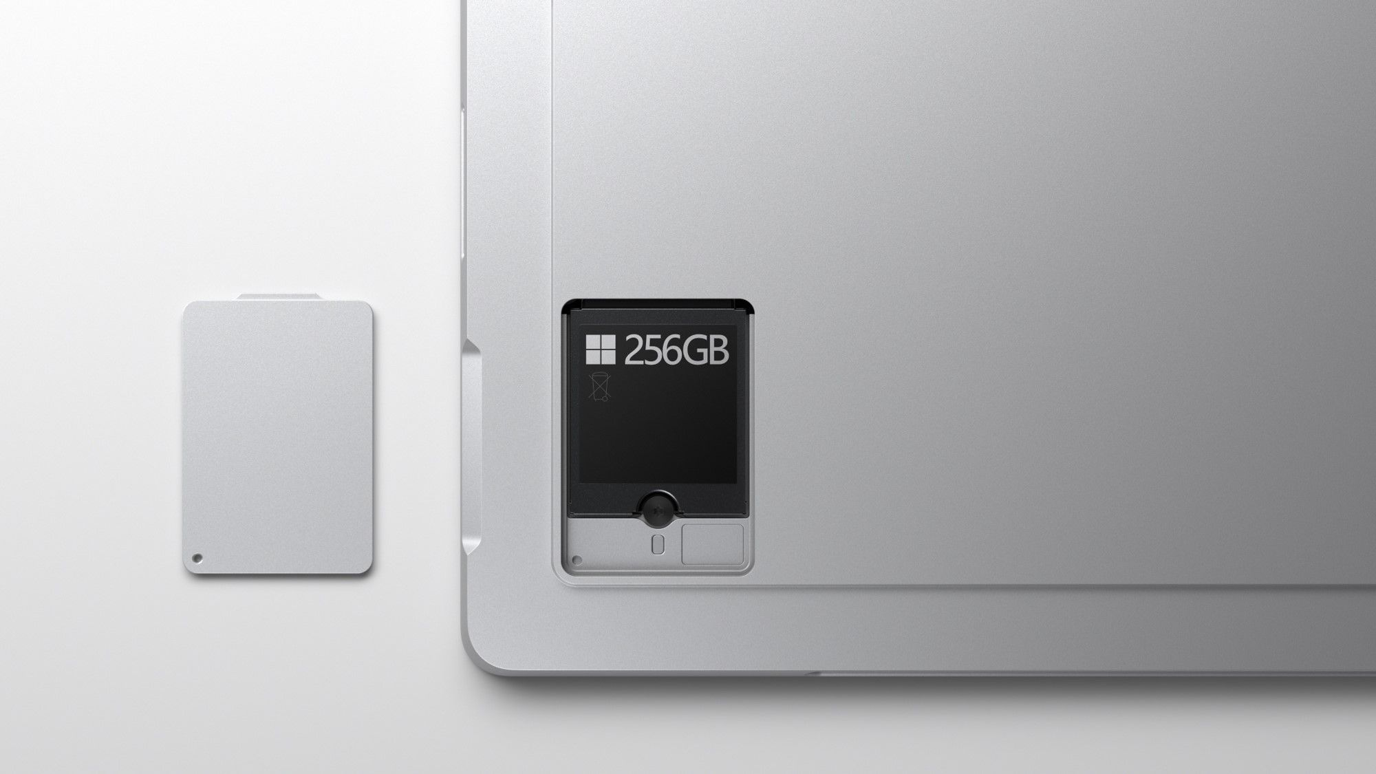 Miscrosoft Surface avec son couvercle SSD supprimé. 