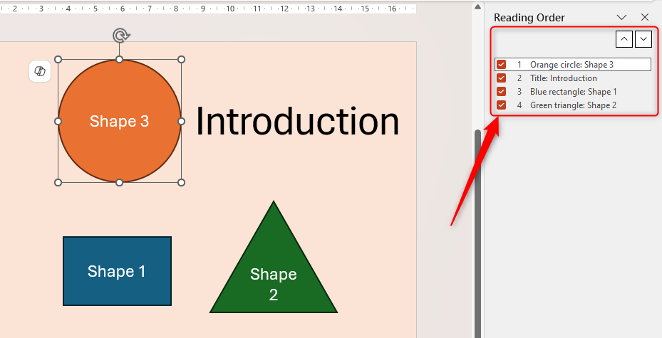 Le volet d'ordre de lecture dans Microsoft Powerpoint est ouvert, et les quatre éléments qu'il contient sont nommés et en ordre de haut en bas.