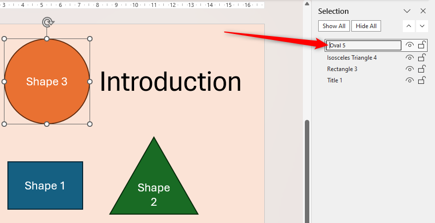Volet de sélection de PowerPoint avec ovale 5 sélectionné via un double-clic, ce qui rend le texte modifiable.