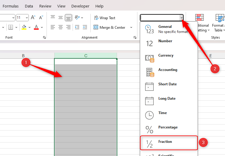 Une feuille Excel avec la colonne C sélectionnée, et le format de numéro de fraction sélectionné dans la liste déroulante du format de numéro.