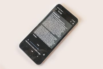 Une photo d'un téléphone Android montrant le paramètre de taille de police