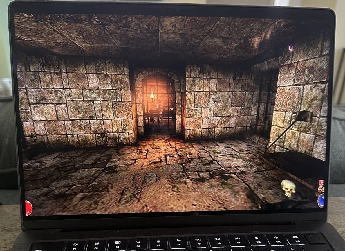 Arx Fatalis fonctionnant sur un MacBook Pro.