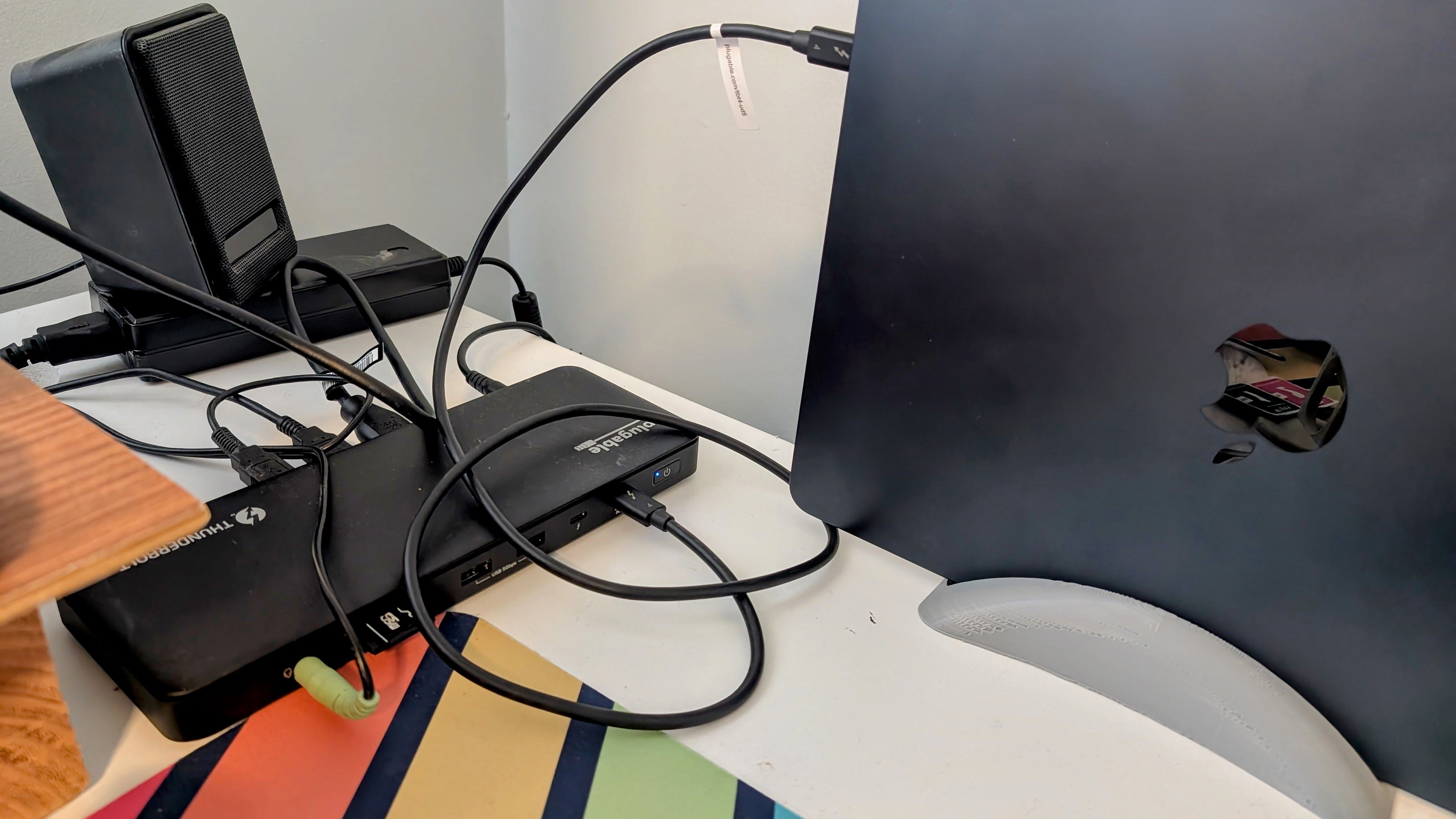 MacBook Air et quai plumable