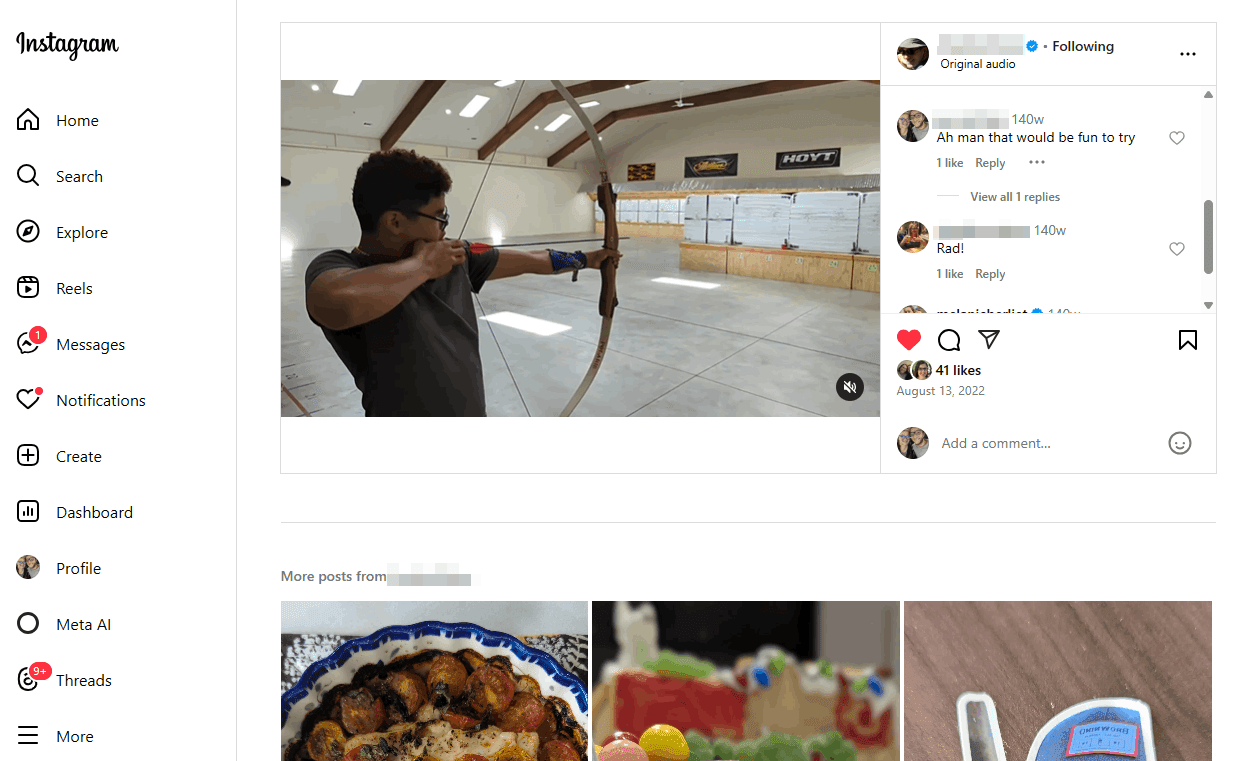 Commentaires Instagram à droite d'une photo sur le site Web de bureau