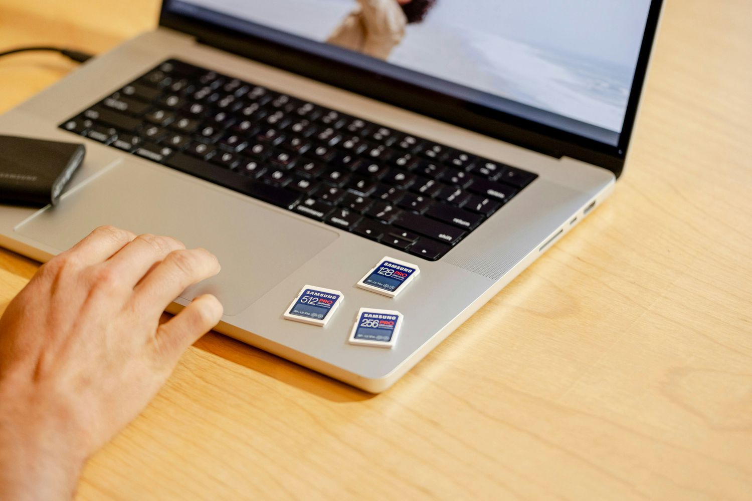 Plusieurs cartes SD sur un ordinateur portable