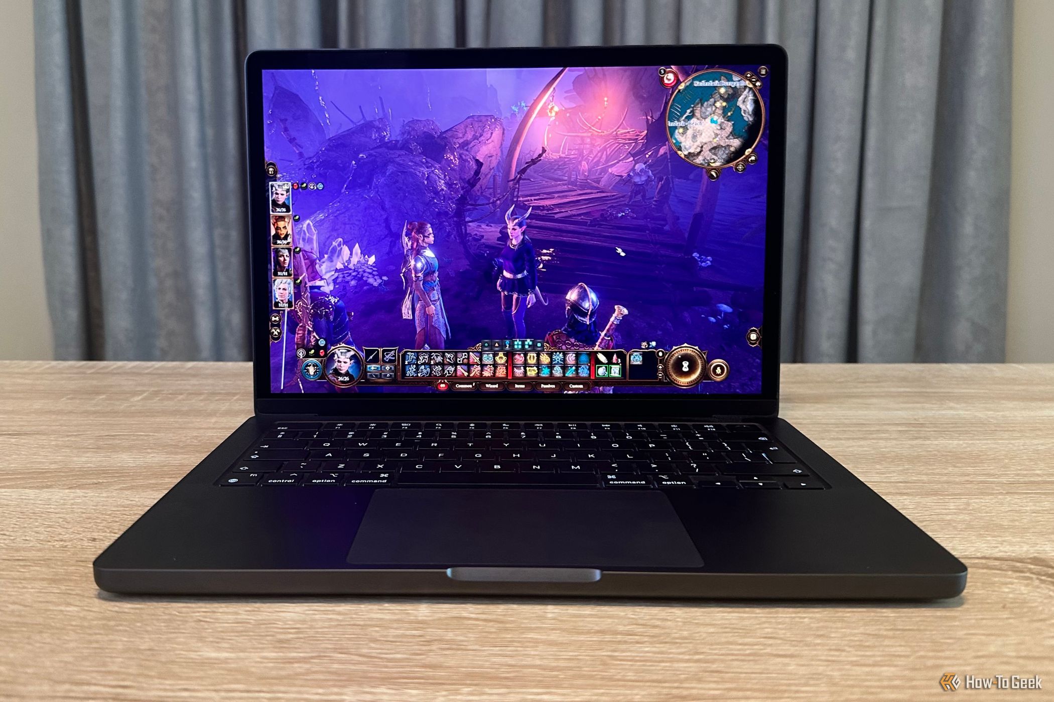 Un M4 Pro MacBook Pro exécutant Baldur's Gate 3.