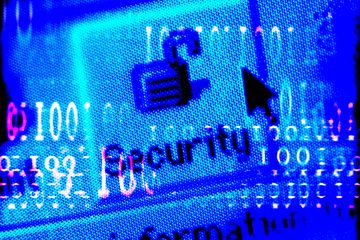 Navigateur Internet, code binaire et icône de sécurité (composite numérique)