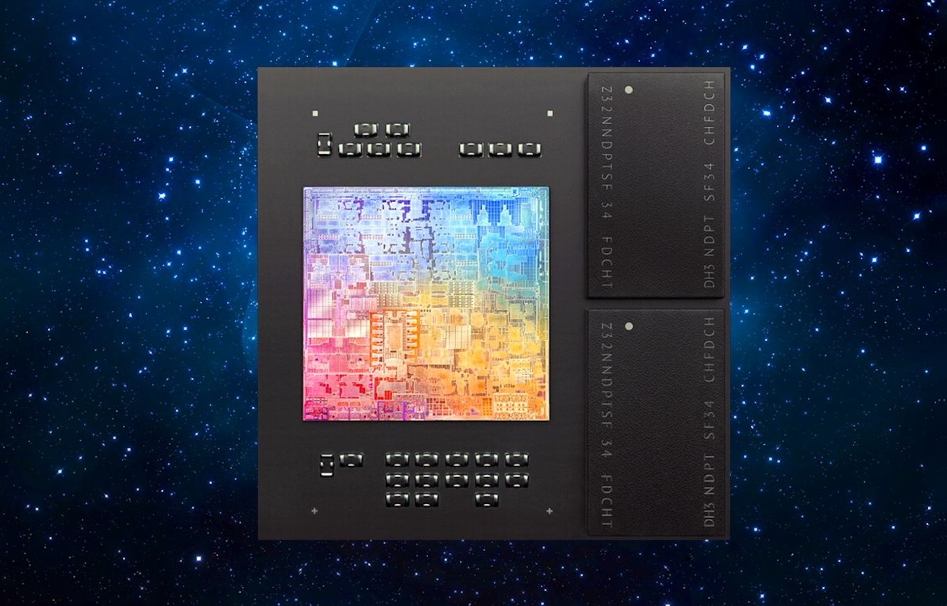 Une image montrant une mémoire placée juste à côté d'une puce Apple M1. 